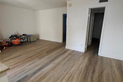 Condominio en alquiler en Hallandale Beach, Florida, 1 dormitorio, 65.22 m2 № 2001773 - foto 5