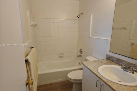 Condominio en alquiler en Hallandale Beach, Florida, 1 dormitorio, 65.22 m2 № 2001773 - foto 8