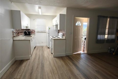 Condominio en alquiler en Hallandale Beach, Florida, 1 dormitorio, 65.22 m2 № 2001773 - foto 2