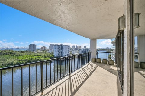 Condominio en venta en Fort Lauderdale, Florida, 2 dormitorios, 150.5 m2 № 1982255 - foto 2