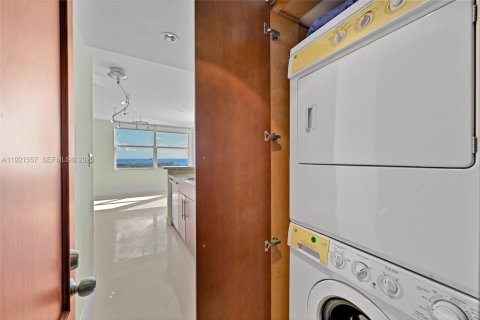 Condominio en venta en Fort Lauderdale, Florida, 2 dormitorios, 150.5 m2 № 1982255 - foto 12