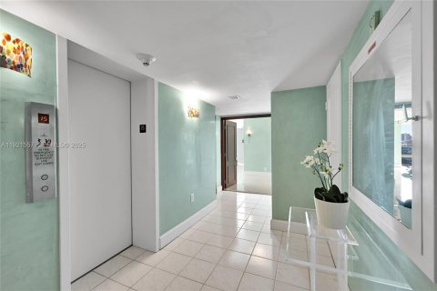 Condominio en venta en Fort Lauderdale, Florida, 2 dormitorios, 150.5 m2 № 1982255 - foto 5