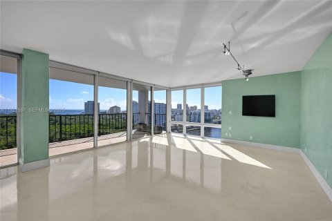 Condominio en venta en Fort Lauderdale, Florida, 2 dormitorios, 150.5 m2 № 1982255 - foto 16