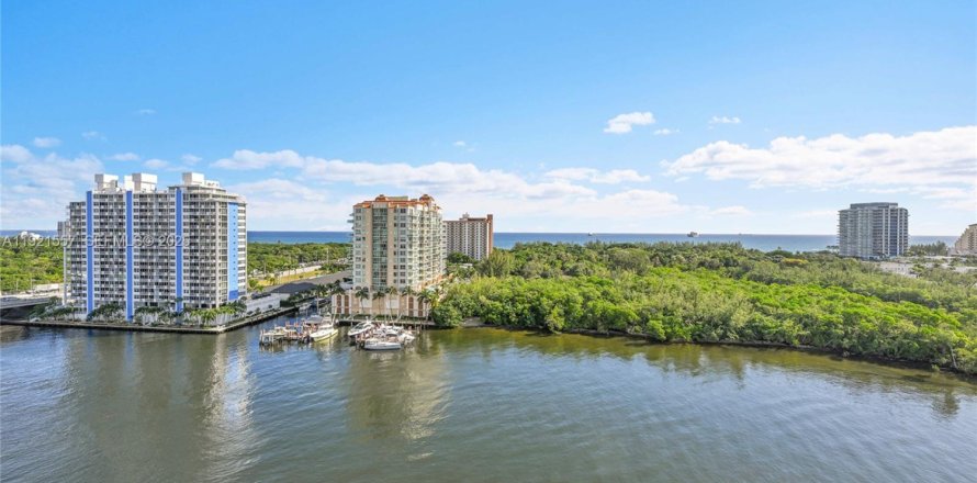 Condominio en Fort Lauderdale, Florida, 2 dormitorios  № 1982255