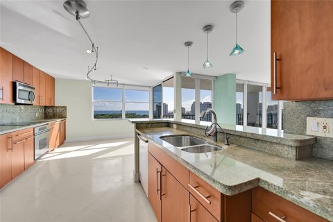 Condominio en venta en Fort Lauderdale, Florida, 2 dormitorios, 150.5 m2 № 1982255 - foto 13
