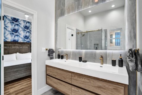 House in Hollywood, Florida 5 bedrooms, 268.39 sq.m. № 2000359 - photo 22