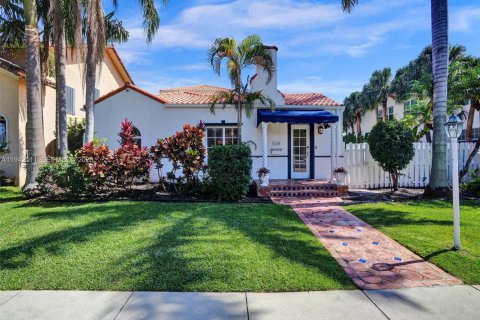 House in Hollywood, Florida 5 bedrooms, 268.39 sq.m. № 2000359 - photo 2