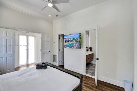 House in Hollywood, Florida 5 bedrooms, 268.39 sq.m. № 2000359 - photo 18