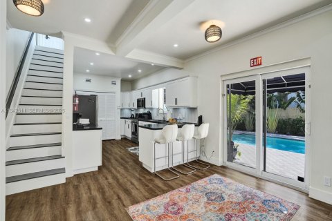 House in Hollywood, Florida 5 bedrooms, 268.39 sq.m. № 2000359 - photo 10