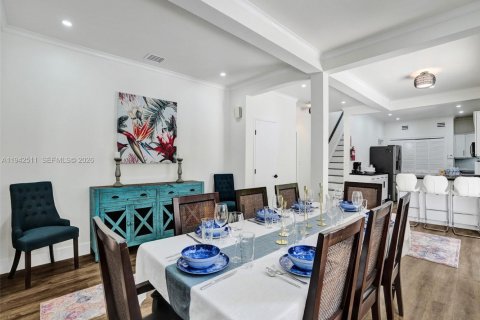 House in Hollywood, Florida 5 bedrooms, 268.39 sq.m. № 2000359 - photo 8