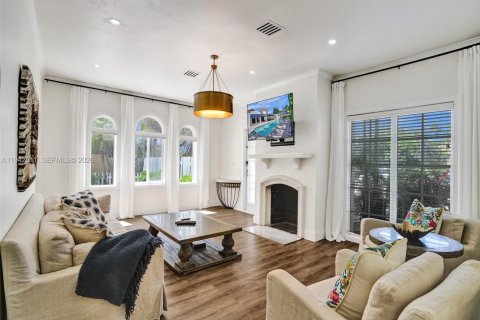 House in Hollywood, Florida 5 bedrooms, 268.39 sq.m. № 2000359 - photo 5