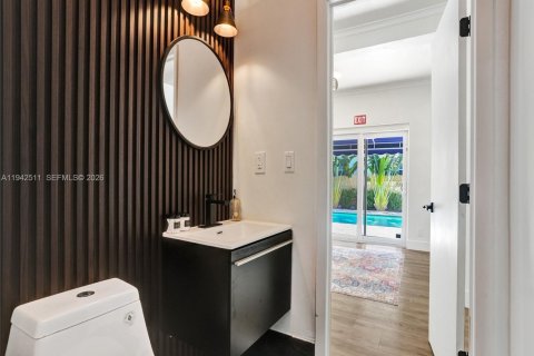 House in Hollywood, Florida 5 bedrooms, 268.39 sq.m. № 2000359 - photo 26