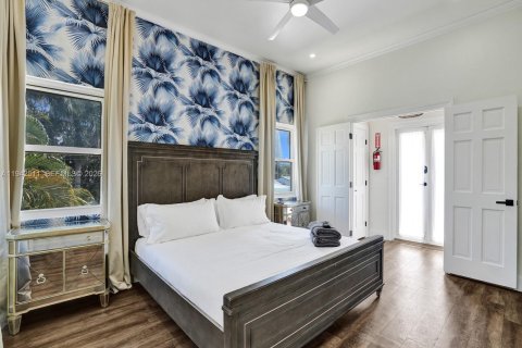 House in Hollywood, Florida 5 bedrooms, 268.39 sq.m. № 2000359 - photo 17