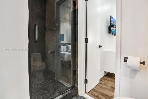 House in Hollywood, Florida 5 bedrooms, 268.39 sq.m. № 2000359 - photo 28