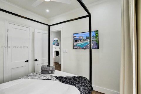House in Hollywood, Florida 5 bedrooms, 268.39 sq.m. № 2000359 - photo 29