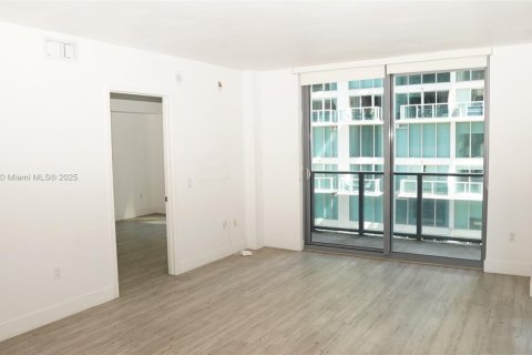 Condo in Miami, Florida, 2 bedrooms  № 2013198 - photo 8