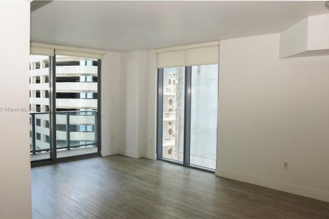 Condo in Miami, Florida, 2 bedrooms  № 2013198 - photo 9