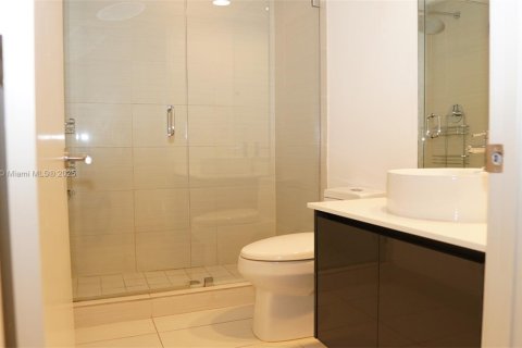 Condo in Miami, Florida, 2 bedrooms  № 2013198 - photo 11