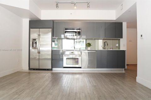 Condo in Miami, Florida, 2 bedrooms  № 2013198 - photo 4