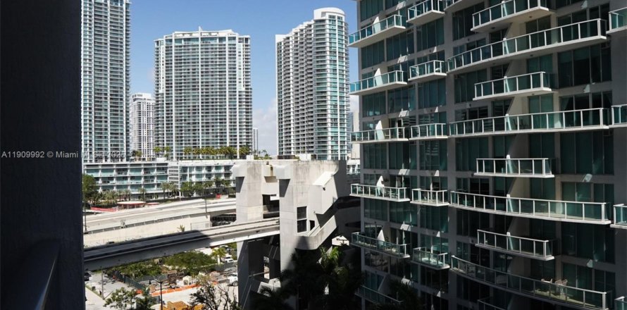Condo in Miami, Florida, 2 bedrooms  № 2013198