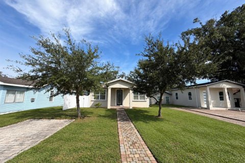 Villa ou maison à Saint Petersburg, Floride 3 chambres, 167.22 m2 № 2410123
