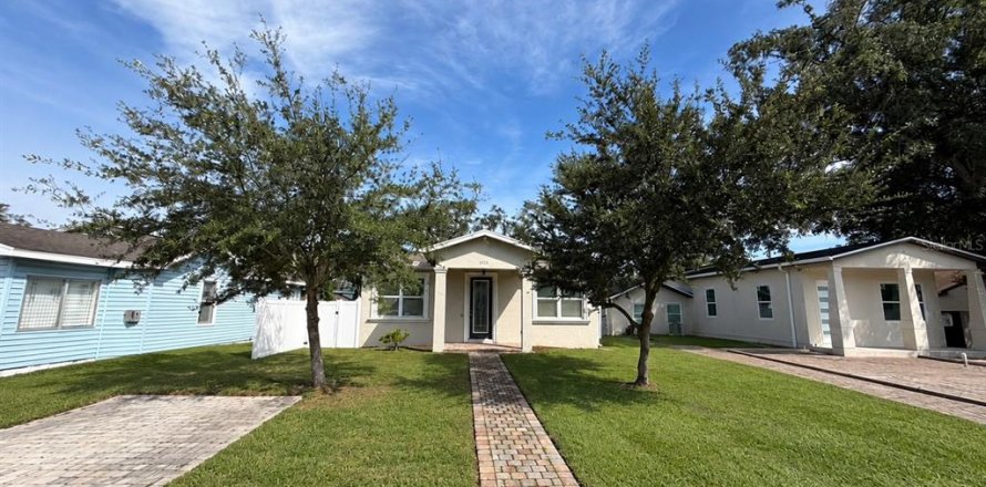 Villa ou maison à Saint Petersburg, Floride 3 chambres, 167.22 m2 № 2410123