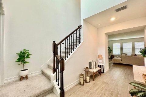 Villa ou maison à louer à Land O' Lakes, Floride: 5 chambres, 300.26 m2 № 2406386 - photo 5