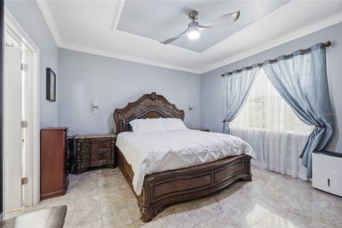 House in Winter Haven, Florida 4 bedrooms, 212 sq.m. № 2232494 - photo 6
