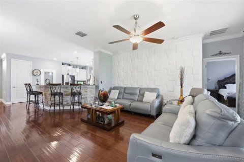 House in Winter Haven, Florida 4 bedrooms, 212 sq.m. № 2232494 - photo 3