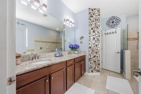 House in Winter Haven, Florida 4 bedrooms, 212 sq.m. № 2232494 - photo 7