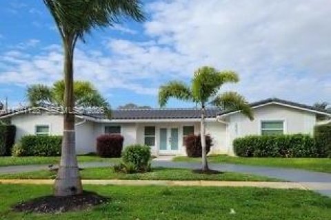 House in Hollywood, Florida 3 bedrooms, 157.19 sq.m. № 1998328