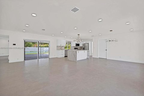 Снять в аренду виллу или дом в Холливуд, Флорида 3 спальни, 157.19м2, № 1998328 - фото 2