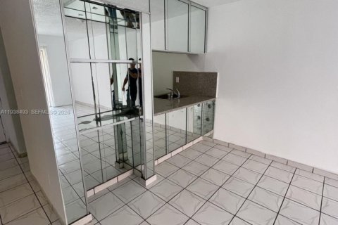 Condominio en alquiler en Hialeah, Florida, 1 dormitorio, 67.35 m2 № 1996127 - foto 8
