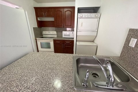 Condominio en alquiler en Hialeah, Florida, 1 dormitorio, 67.35 m2 № 1996127 - foto 10
