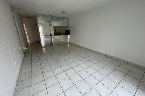 Condominio en alquiler en Hialeah, Florida, 1 dormitorio, 67.35 m2 № 1996127 - foto 9
