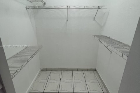 Condominio en alquiler en Hialeah, Florida, 1 dormitorio, 67.35 m2 № 1996127 - foto 18