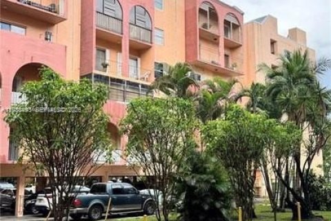 Condominio en Hialeah, Florida, 1 dormitorio  № 1996127