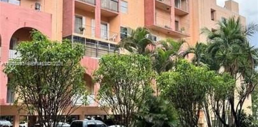 Condominio en Hialeah, Florida, 1 dormitorio  № 1996127