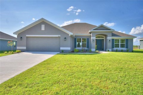 Casa en Auburndale, Florida 4 dormitorios, 233 m2 № 2315276
