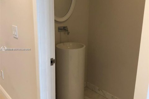 Снять в аренду квартиру в Бэл-Харбор, Флорида 2 спальни, 158.31м2, № 1995513 - фото 5