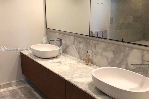 Снять в аренду квартиру в Бэл-Харбор, Флорида 2 спальни, 158.31м2, № 1995513 - фото 15