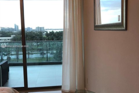 Снять в аренду квартиру в Бэл-Харбор, Флорида 2 спальни, 158.31м2, № 1995513 - фото 21