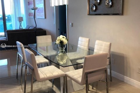 Снять в аренду квартиру в Бэл-Харбор, Флорида 2 спальни, 158.31м2, № 1995513 - фото 3