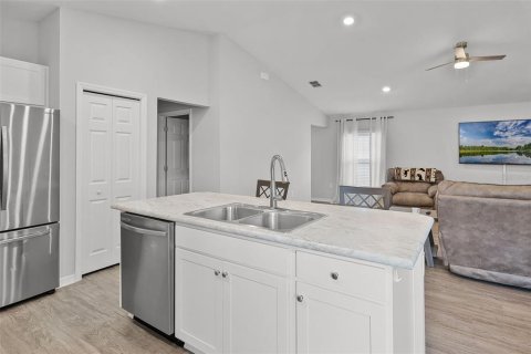 House in Auburndale, Florida 3 bedrooms, 138.61 sq.m. № 1681687 - photo 9
