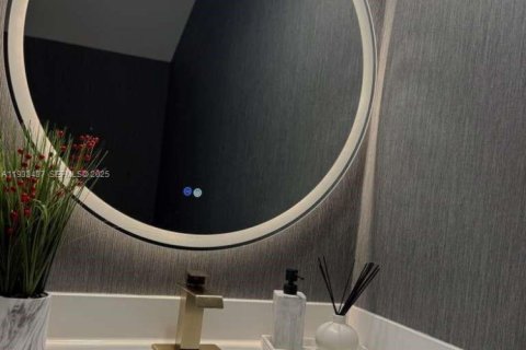 Townhouse in Hialeah, Florida 3 bedrooms, 143.07 sq.m. № 1994106 - photo 25