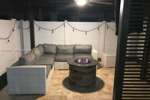 Townhouse in Hialeah, Florida 3 bedrooms, 143.07 sq.m. № 1994106 - photo 15