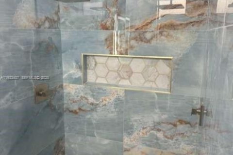 Townhouse in Hialeah, Florida 3 bedrooms, 143.07 sq.m. № 1994106 - photo 17