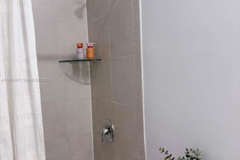 Townhouse in Hialeah, Florida 3 bedrooms, 143.07 sq.m. № 1994106 - photo 3