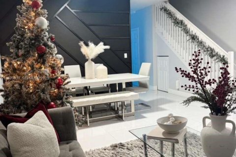 Townhouse in Hialeah, Florida 3 bedrooms, 143.07 sq.m. № 1994106 - photo 18