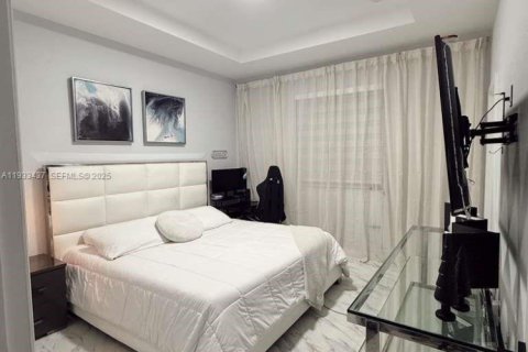 Townhouse in Hialeah, Florida 3 bedrooms, 143.07 sq.m. № 1994106 - photo 9